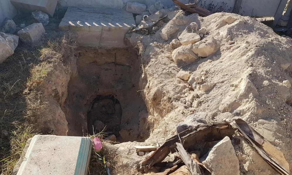 Οι κάτοικοι του Αρτσάχ αδειάζουν τους τάφους για μην πέσουν στα χέρια των κατακτητών